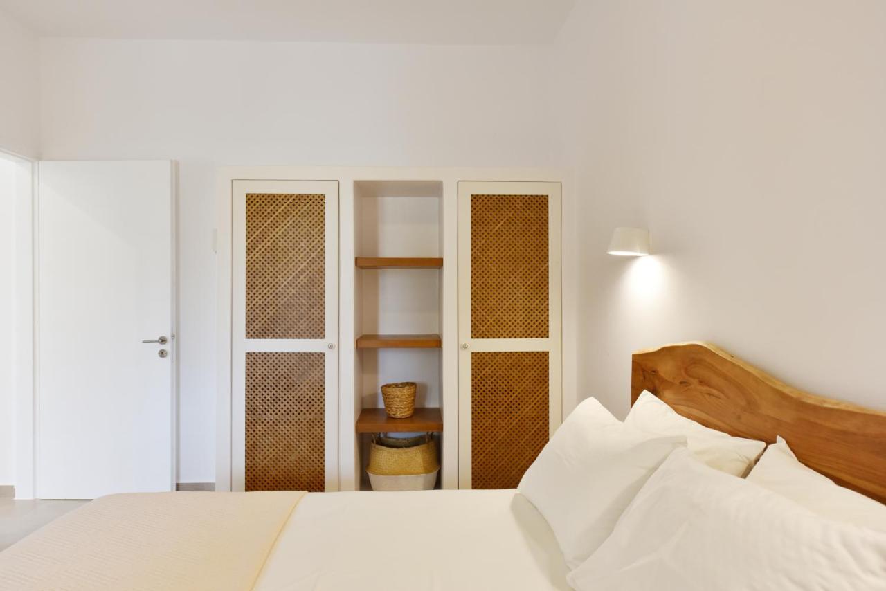 Giourgas Studios & Apartments Provatas Esterno foto