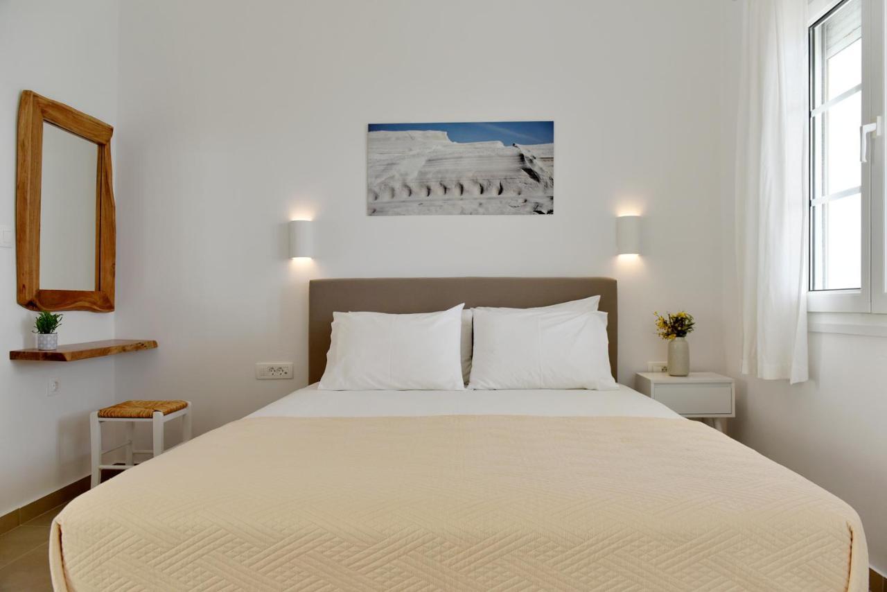 Giourgas Studios & Apartments Provatas Esterno foto