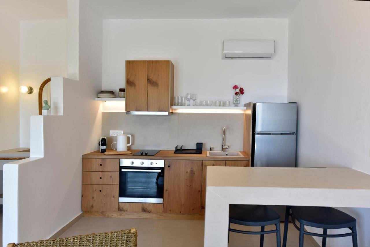 Giourgas Studios & Apartments Provatas Esterno foto