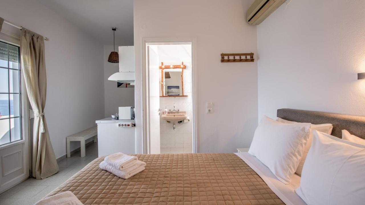 Giourgas Studios & Apartments Provatas Esterno foto