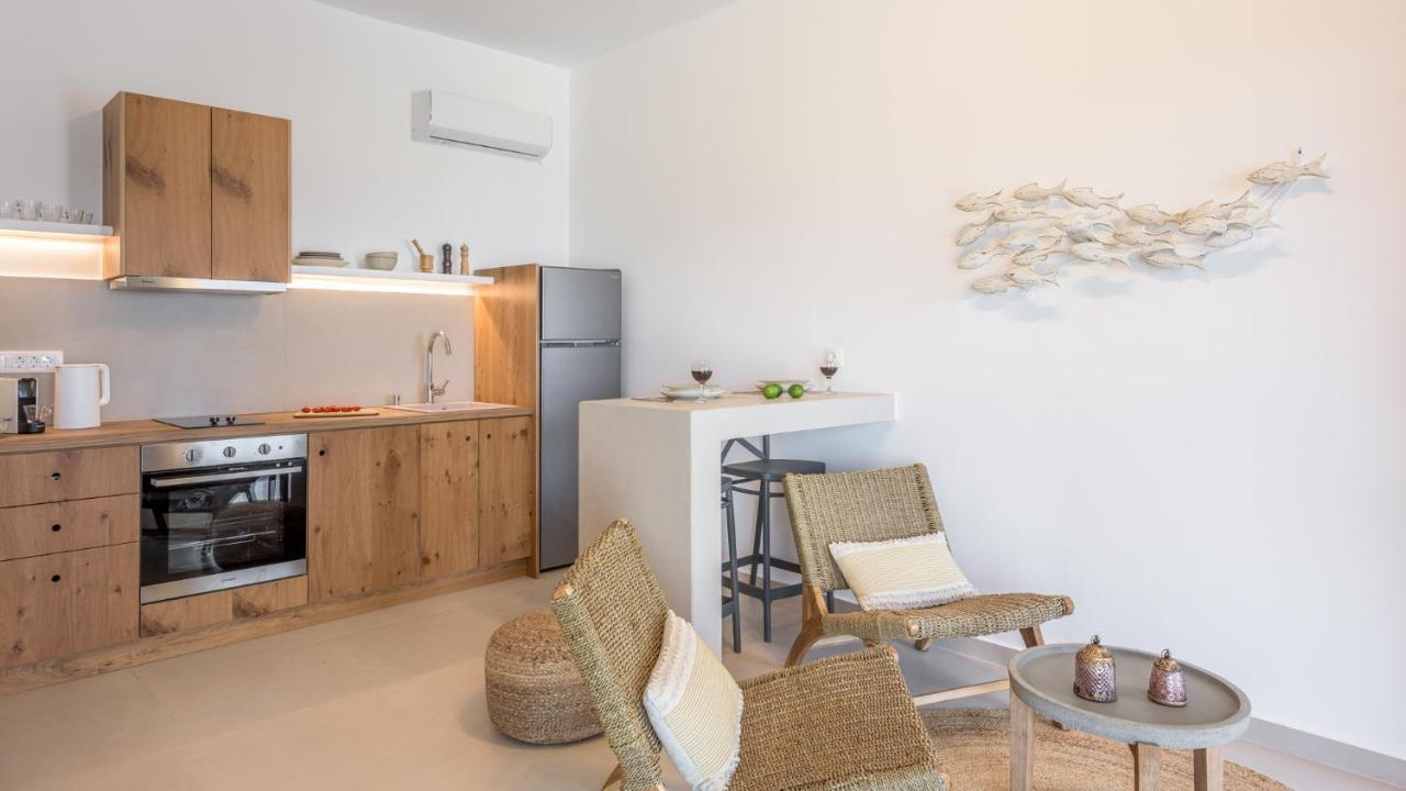 Giourgas Studios & Apartments Provatas Esterno foto
