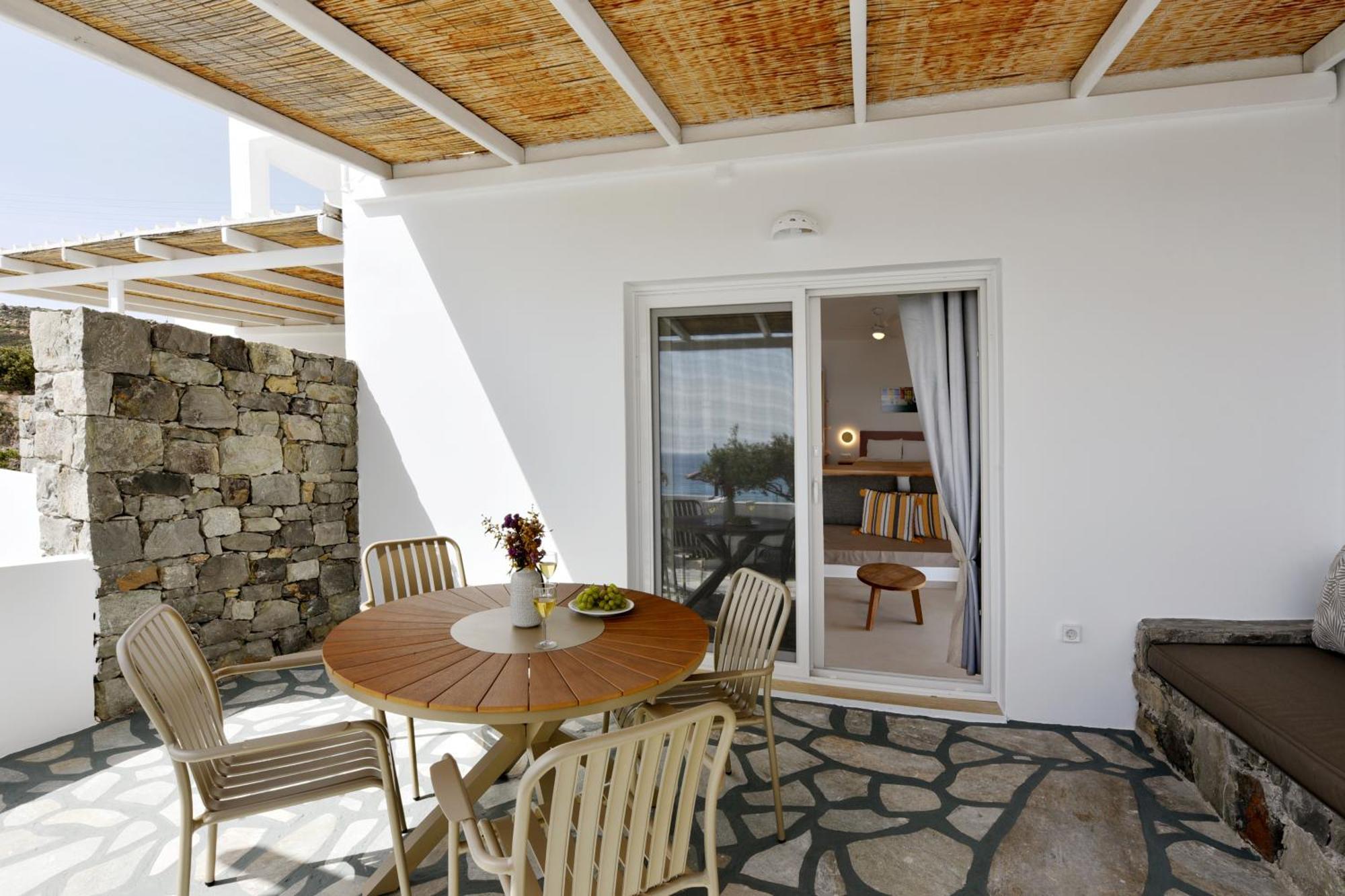 Giourgas Studios & Apartments Provatas Esterno foto